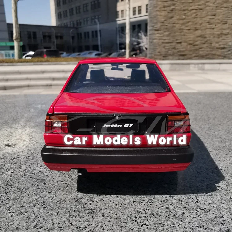Литая модель автомобиля для старой Jetta(красный)+ маленький подарок