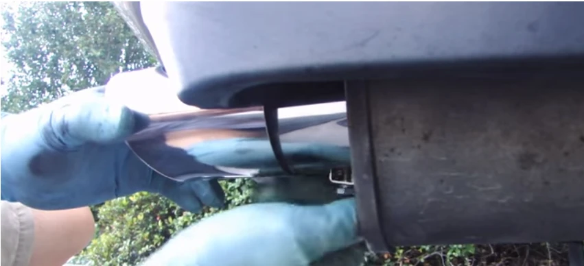 2 Tighten all the screws
