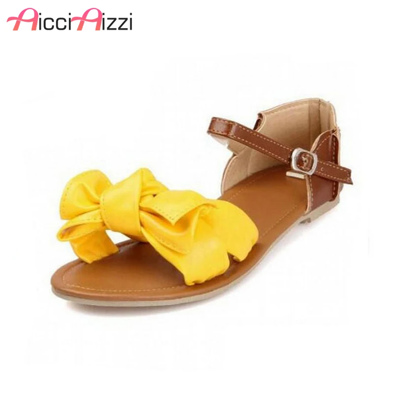 AicciAizzi النساء الصنادل بوهيميا Bowknot الكاحل التفاف الصنادل المسطحة العلامة التجارية أزياء السيدات الأحذية أحذية حجم كبير 31-45