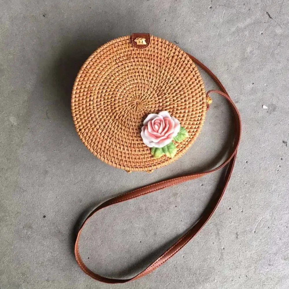 

Bali Rattan Handbags With Flower Circular Shoulder Bags for Women 2019 Fashion Brands Designer Style Beach Straw Crossbody Bag