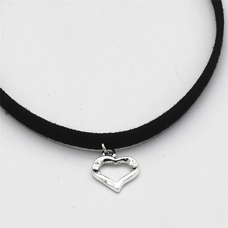 

Torques Collar Necklace Women Black Choker Necklace Velvet Leather Maxi Statement Retro Heart Pendant Necklace For Women 2017