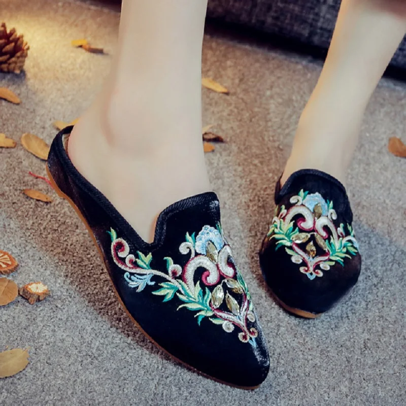 

Women Spring Autumn Summer Canvas Lazy Slippers China Style Pointed Toe Vintage Embroider Low Heels Sewing Shoes 20190318