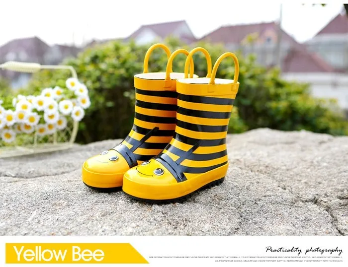 New 2015 Children Rain Boots Cartoon Kids Rubber Boots Bee  Frog  Beatles Girls Shoes Flat Rainboots Bota Baby Kids Shoes free shipping (2)