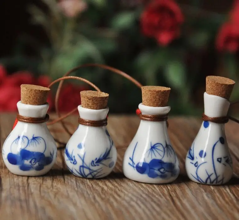 

10pcs/lot Blue And White Porcelain Perfume Bottle In pendant necklaces Lotus Essential Oils Bottles With Wood Lid In Refillable