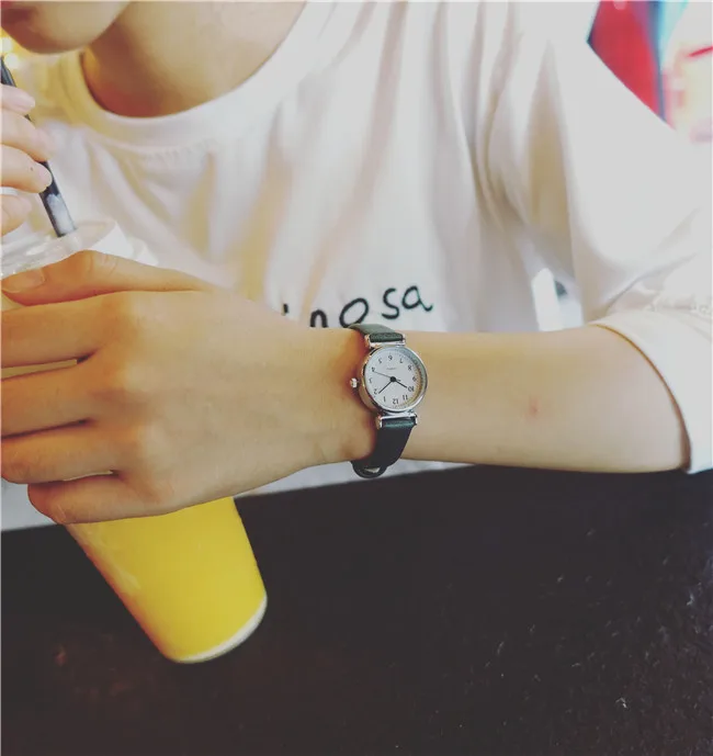 

Watch male student fashion watch Korean version of the trend of leisure ultra-thin steel