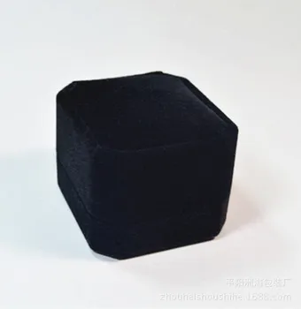 

velvet ring gift box 5.5*5*4cm