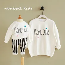 ; одинаковые комплекты для семьи; свитер для всей семьи; одежда для мамы и дочки; одежда для мамы и сына; bonjour
