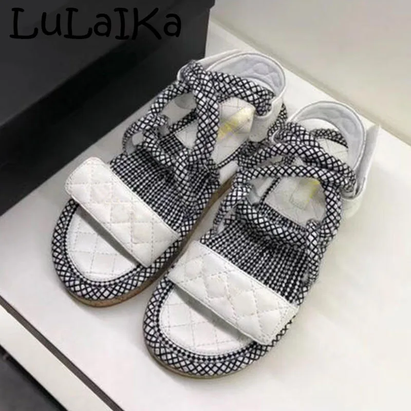 

2019 Summer New Brand Black White Spell Color Woman Thick Bottom Shoes Sexy Metal Decoration Round Head Lady Party Sandals