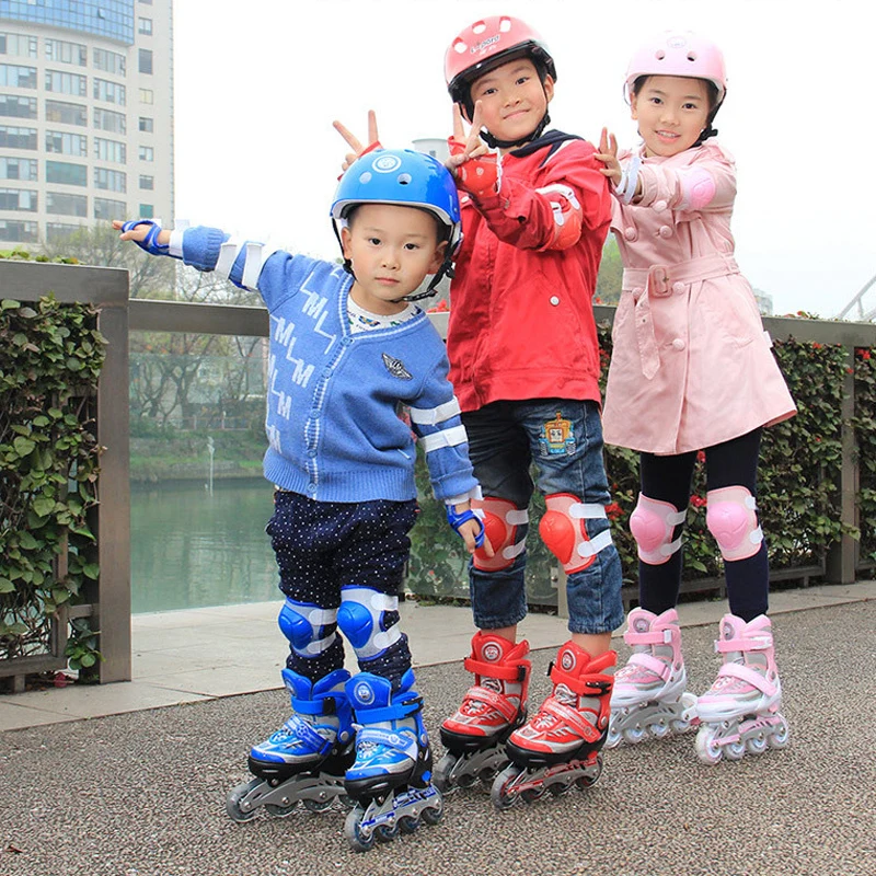 Прекрасный Один комплект Детская роликовая обувь для роликов, скейтборда шлем наколенник передач Регулируемая моющаяся мигающие колеса Patines