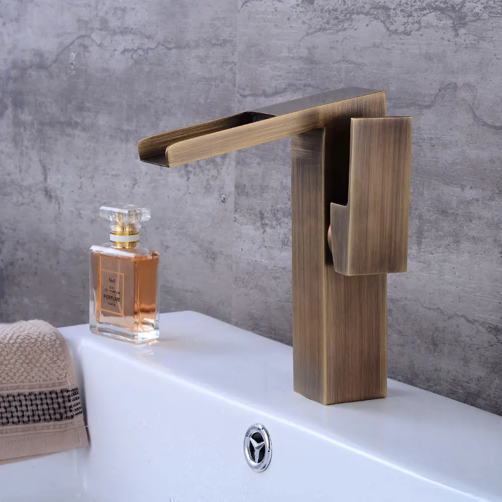 الحمام شلال صنبور حوض صنبور الأسود النفط ناعم حنفية من النحاس الغرور سفينة غرقت خلاط الباردة والساخنة مياه الحنفية سطح جبل