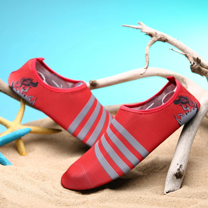 للجنسين رياضية السباحة مصباح إضاءة يعمل تحت الماء الرياضية أكوا أحذية تصفح النعال المنبع التخييم رياضية للرجال النساء