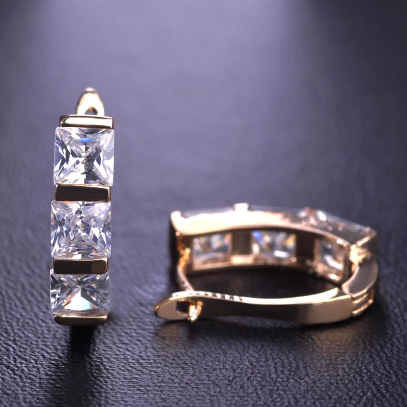 

Delicate Rhinestone Zircon Women Aretes England Hook Gold-color Stud Earrings Auger Inlay Diamante Brincos boucle d'oreille