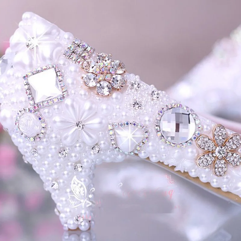 Роскошный элегантный, имитация жемчуга свадебное платье свадебная обувь с украшением в виде кристаллов со стразами Женская обувь на среднем каблуке Женская обувь дамские модельные туфли белого цвета