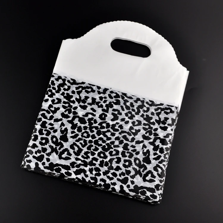 50pcs/lot 25x29.5cm Black Dots Plastic Bags Recyclable Boutique Gift