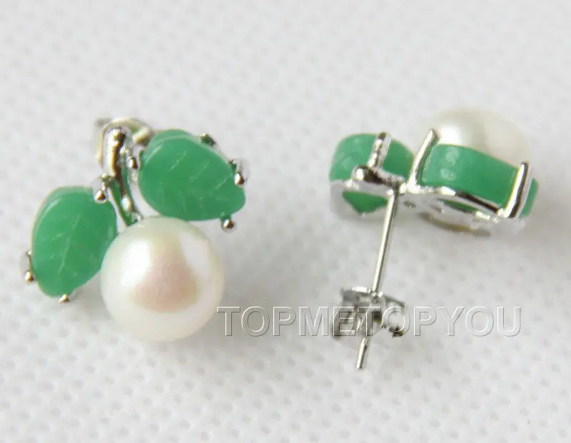 

Beautiful 2pairs natural white pearls green jade stud earrings