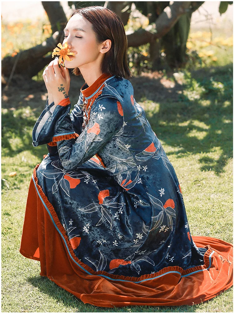 Весенне-осеннее женское цветочное вельветовое длинное платье, винтажное элегантное тонкое платье с расклешенными рукавами и вышивкой, бархатное длинное платье в стиле пэчворк