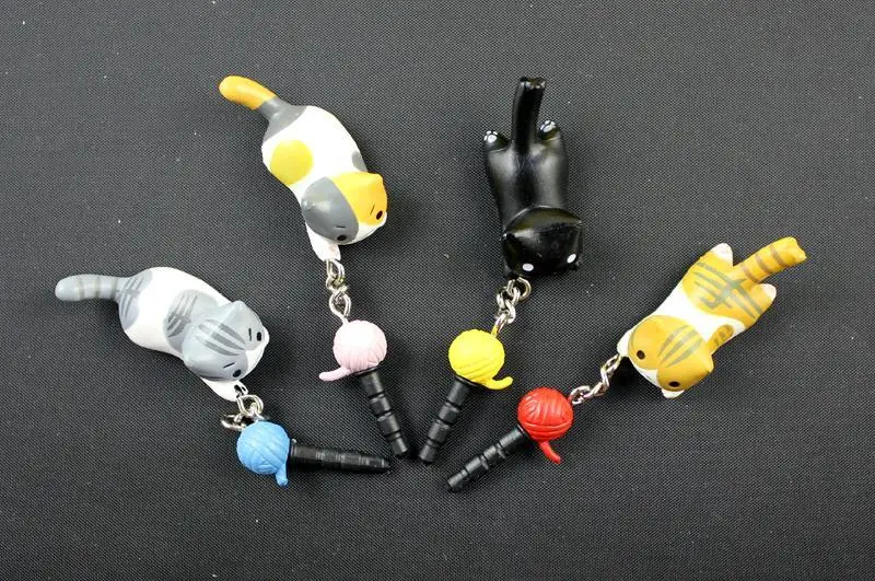 

50pcs/lot Chi's Sweet Home Cat catch the bulb lovely cute puppy 3.5mm universal dust Plug Earphone Jack Plug Headset Stopper Cap