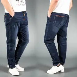 QMGOOD новый плюс Размеры L-5XL Для мужчин Повседневное эластичный пояс синий Прямые джинсы 2018 Осенняя мода Марка Мужская одежда джинсовые брюки