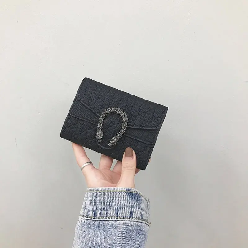 جديد وصول المحفظة قصيرة النساء محافظ رسائل محفظة خليط الأزياء المغطاة بألواح محافظ العصرية محفظة نسائية للعملات المعدنية حامل بطاقة جلدية جديد وصول المحفظة قصيرة النساء محافظ رسائل محفظة خليط الأزياء المغطاة بألواح محافظ العصرية محفظة نسائية للعملات المعدنية حامل بطاقة جلدية