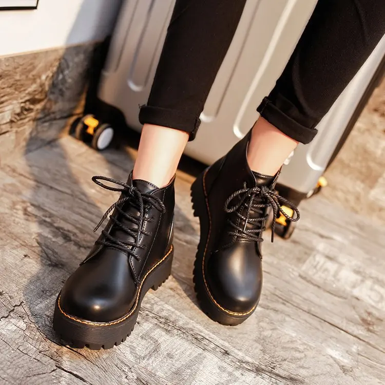 Ботильоны с круглым носком; женские ботинки на шнуровке на плоской подошве; Байкерская обувь черного цвета в стиле милитари; botas mujer; Ботинки Martin в байкерском стиле