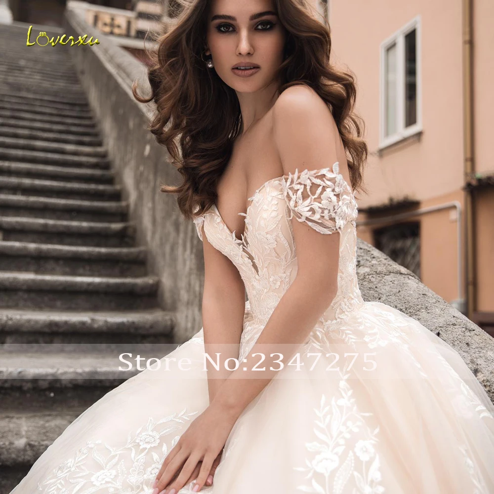 Loverxu Sexy Backless Boat Neck Lace Princess Wedding Dresses Luxury Applique Flowers Court Train Vintage Bridal Gowns