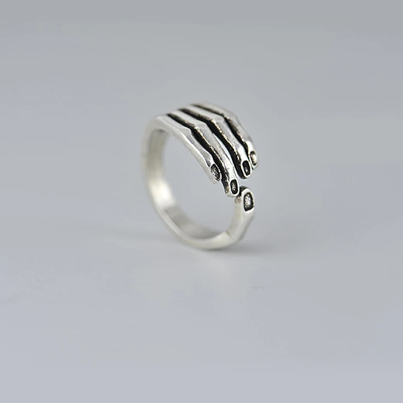 

XIYANIKE Retro Skull Palm Index Finger Ring Open Adjustable Ring Punk Jewelry For Women and Men personality Jewelry Gift VRS2426