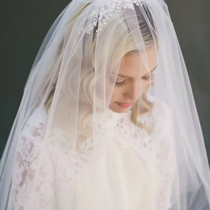 

Minimalist Simple Style 2 Tier Double-Layer Women Mesh Fingertip Length Wedding Veil Plain Pleated Drape Bridal Veil With Comb