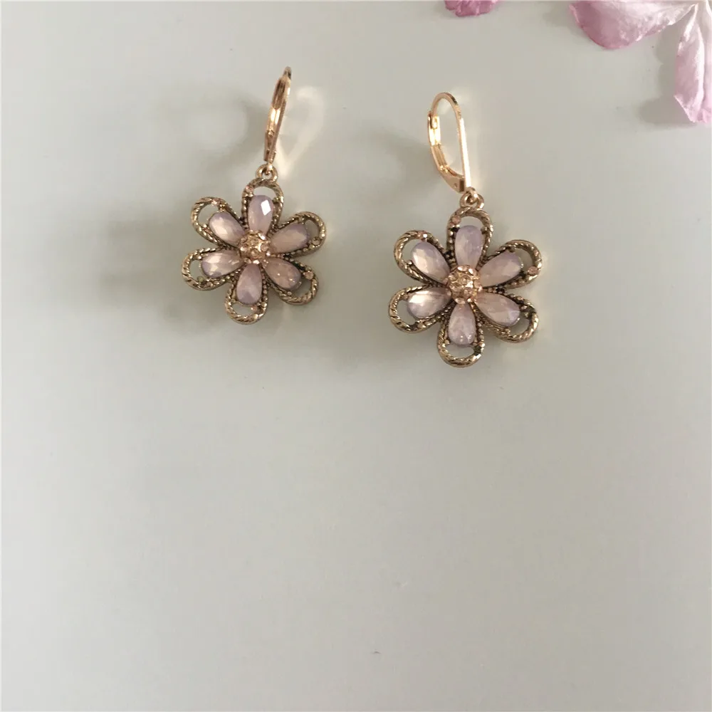 

GIRLY WOMEN EARRING ANTIQUE GOLD COLOR PLATING WITH ACRYLIC FLOWER CHARM DROP EARRING FOR WOMEN GIRL