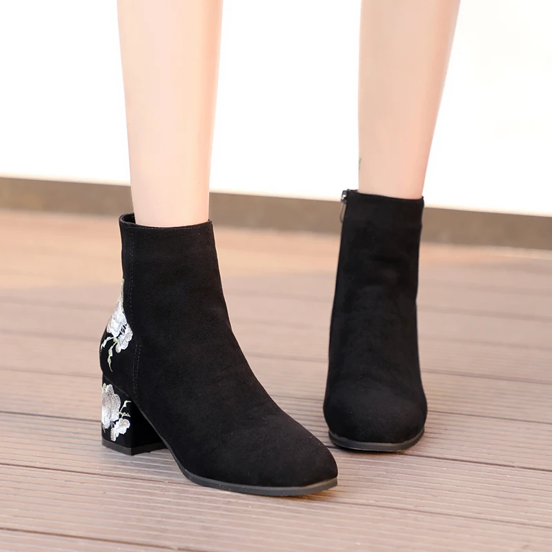Aphixta ботильоны с вышивкой; классические Замшевые женские ботинки; сезон осень-зима; женская обувь на высоком каблуке на молнии с цветочным принтом; теплые короткие ботинки