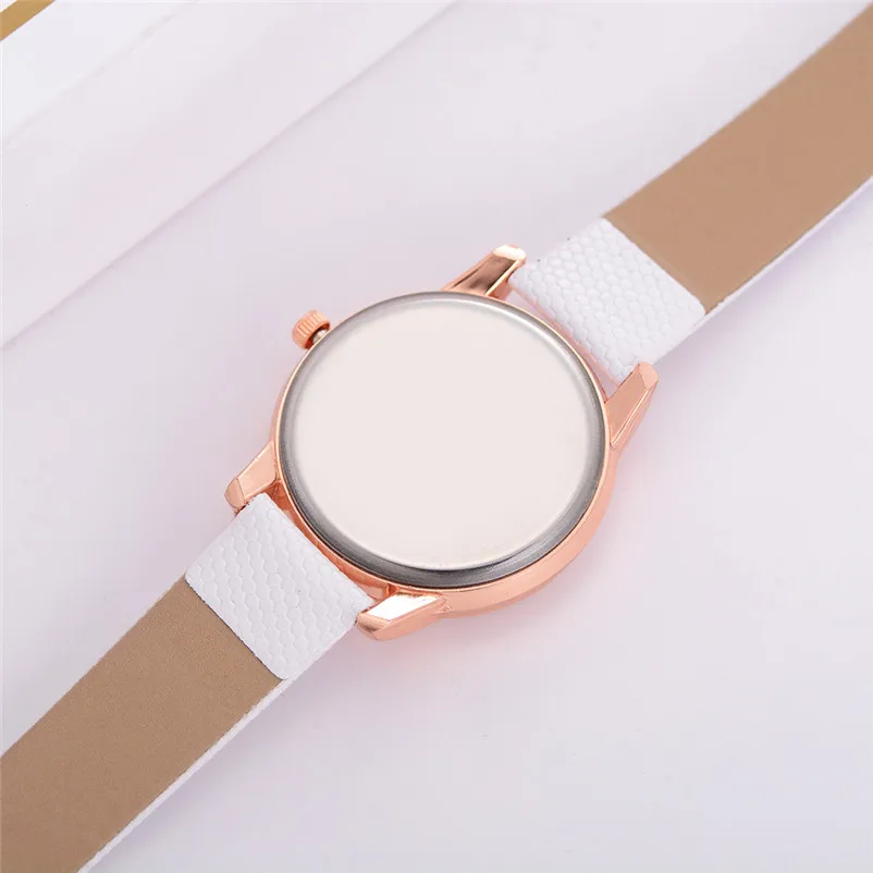 Fashion women's watches brand luxury ladies Retro Peacock Leather Sapphire Simulation Analog Quartz Watch Montre femme Y24 (1)