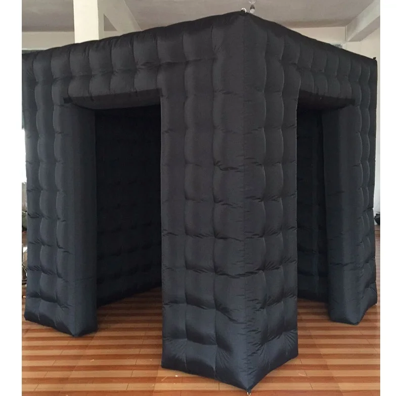 Black Cube booth 02