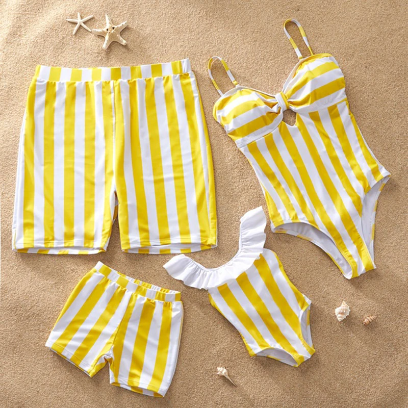 Baratos Playa familia de baño a rayas de traje de baño de la hija de la madre de bikini papá hijo nadar bañadores familia juego ropa trajes mira