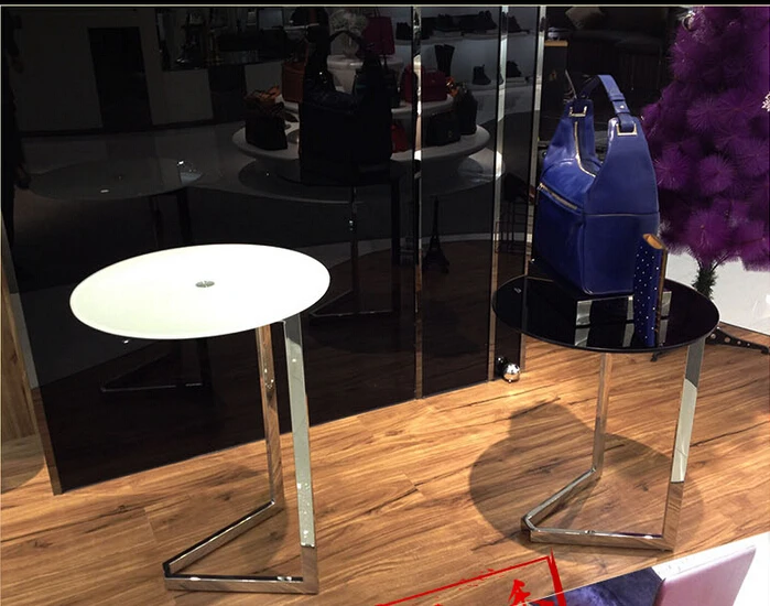 Contemporary and contracted toughened glass. The phone. The sofa side table. Contemporary and contracted toughened glass. The phone. The sofa side table.