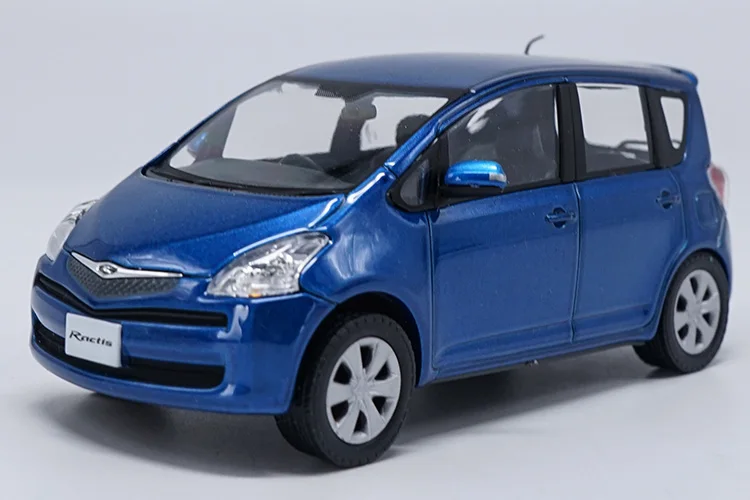 1:30 Модель литья под давлением для Toyota Ractis Blue Minicar игрушечный автомобиль из сплава