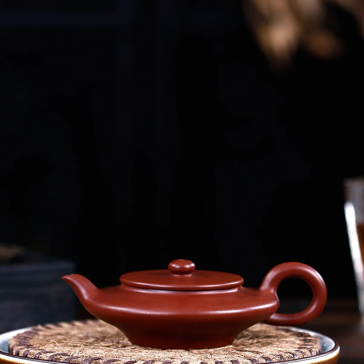 

Yixing Pottery Teapot Famous Full Manual Raw Ore Bright Red Robe Small Flat Kettle Kungfu Online Teapot Tea Set 100 Milliliter