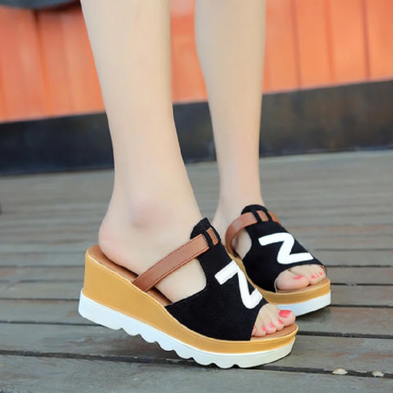 

2019 summer thick-soled high-heeled wedge with female slippers wearing female sandals casual flip-flops beach shoes