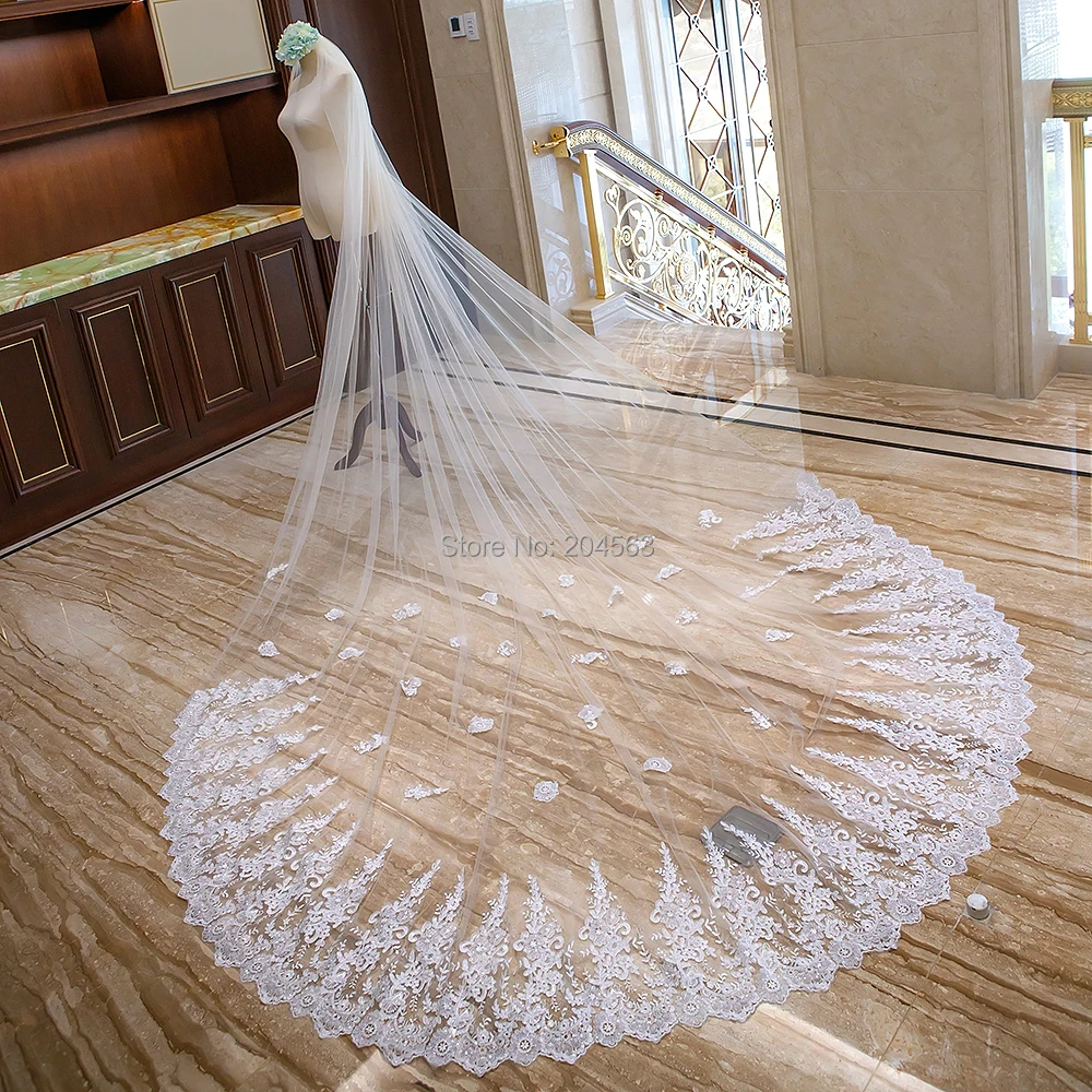 

Stunning One-Layer Luxury Lace Wedding Veil with Stars 4 Meters Long Bridal Veils with Comb AX2019