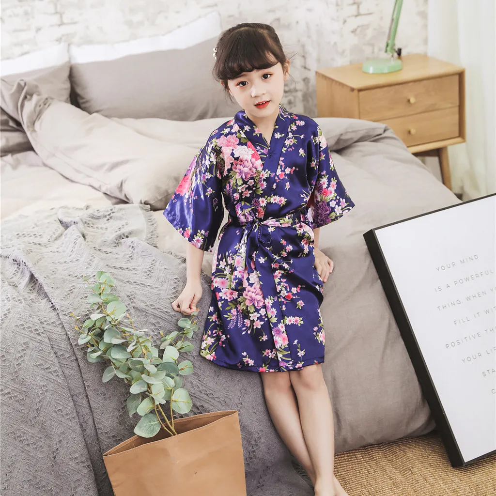 Летняя Милая одежда для малышей Детская одежда для девочек с цветочным рисунком Шелковый атласное кимоно; наряд халат, одежда для сна пижамы для детей