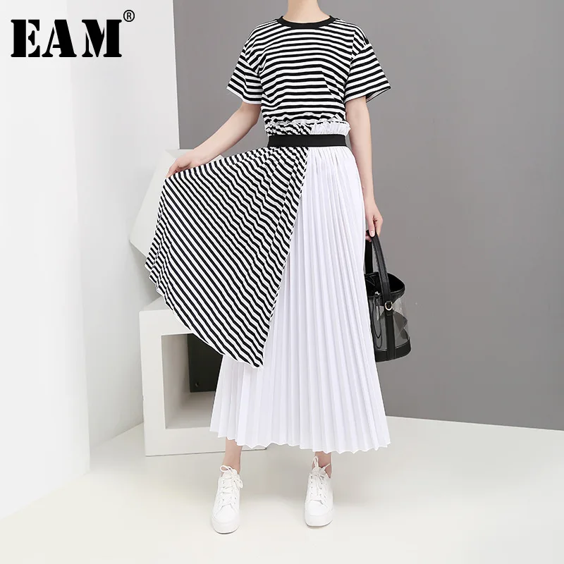 

[EAM] 2019 New Spring Summer Round Neck Short Sleeve Black Hit Color Striped Pleated Loose Temperament Dress Women Fashion JW788