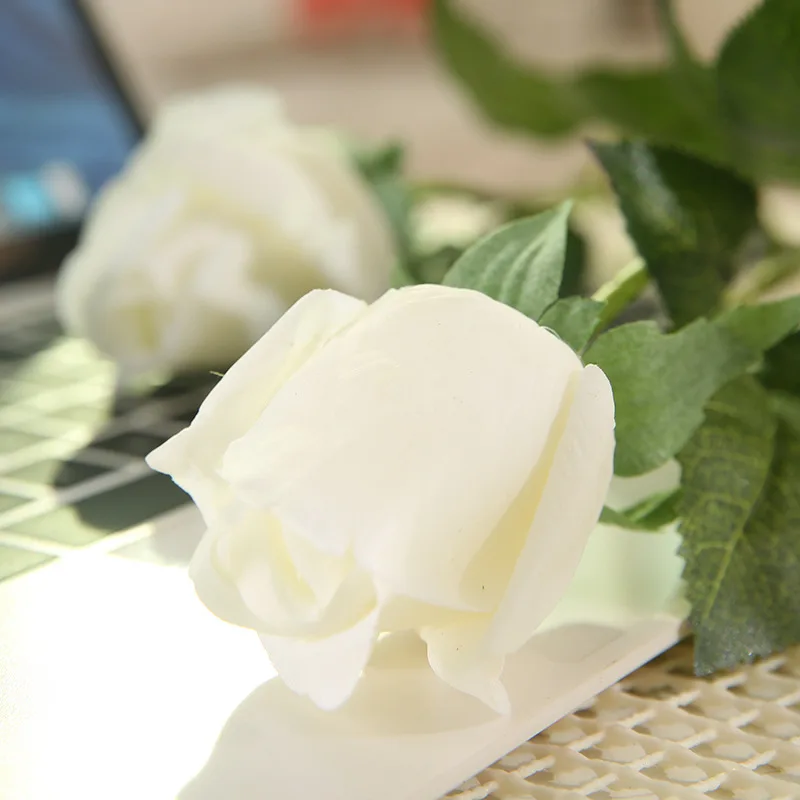 10 шт. в партии красный искусственный цветок розы Настоящее касание латексные цветы искусственный силикон поддельные розы украшение букетов для дома Свадебная вечеринка - Цвет: bud white