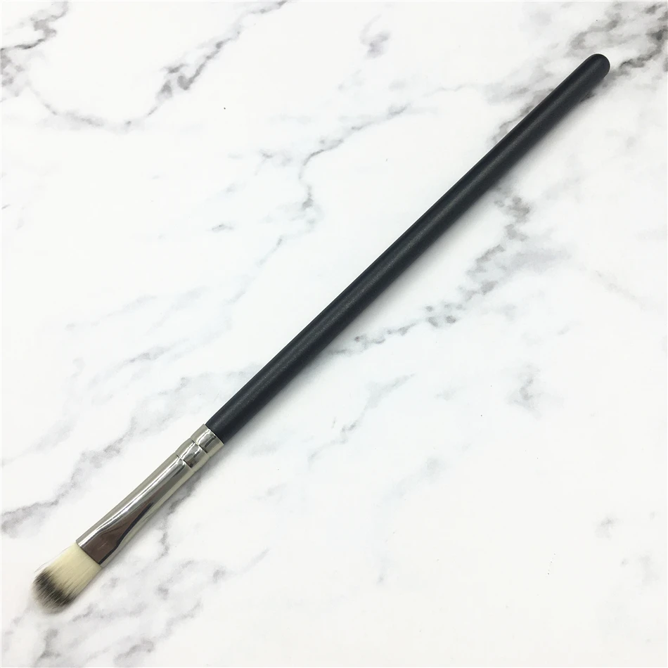 

Professional 194 Small Concealer Brush Detail Eye Shadow Make up Brush Beauty