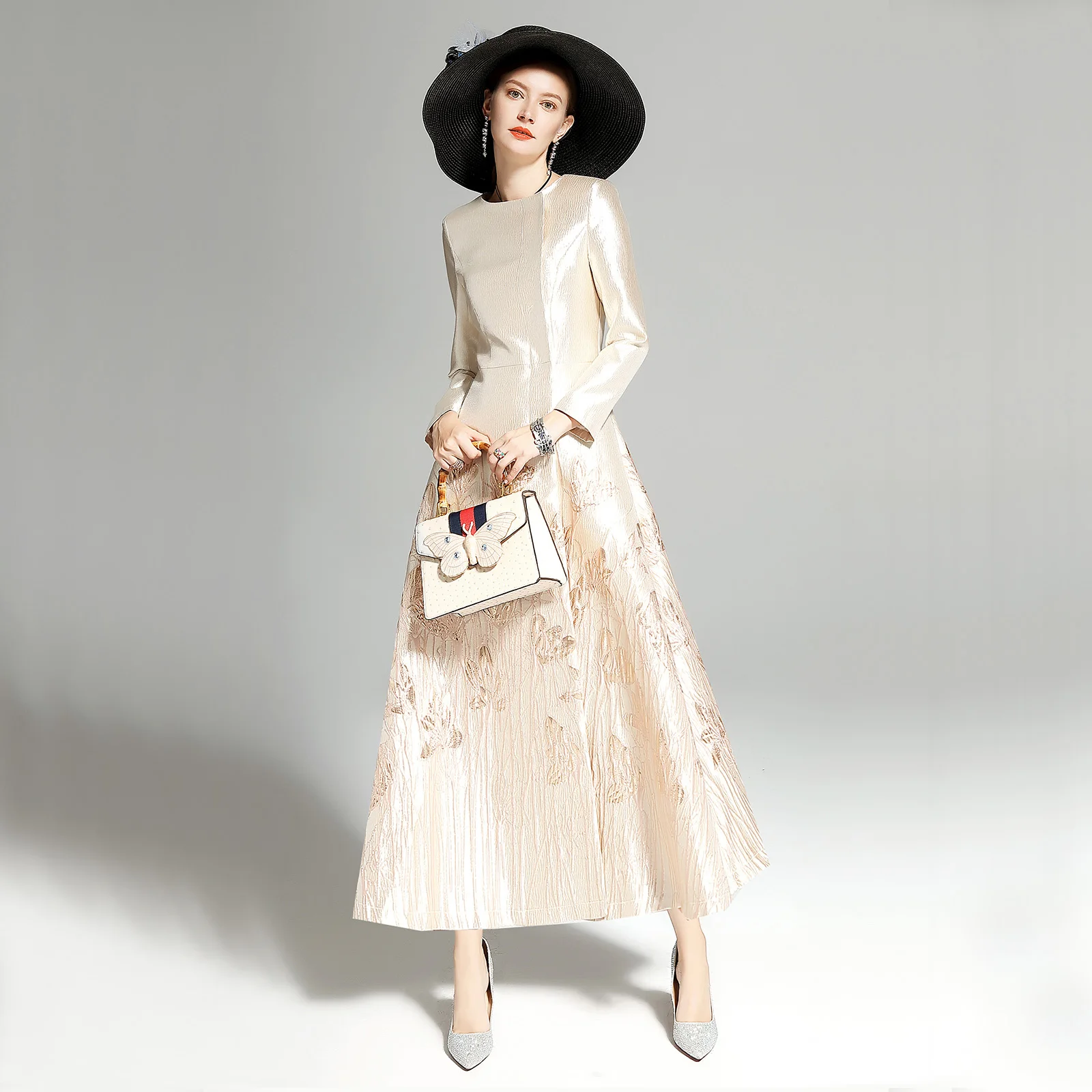 

New Fashion Spring Women Heavy Golden Embossed Embroidery Jacquard Slim Super Long Trench Coat Lady Retro Windbreaker Outwear
