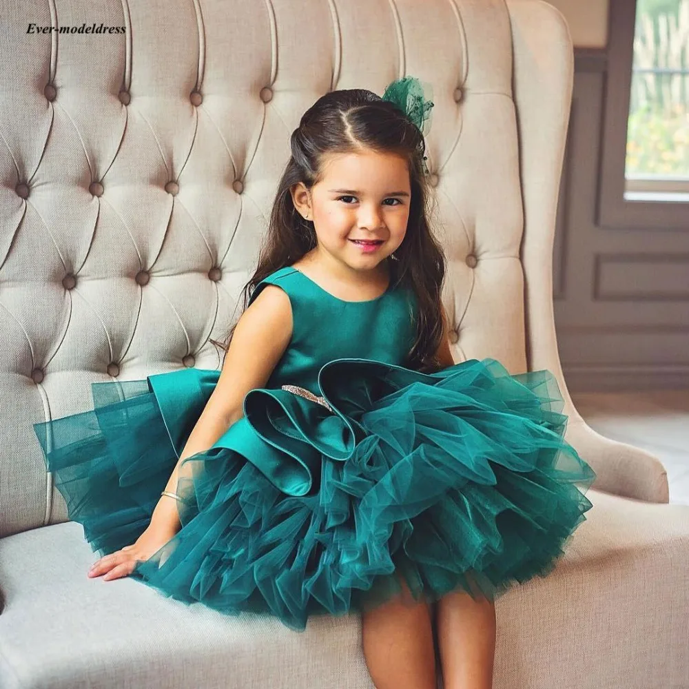

Puffy Green Ball Gown Flower Girls Dresses Scoop Sequins Bows Short Birthday Party Girls Pageant Gowns 2020 Vestidos Comunion