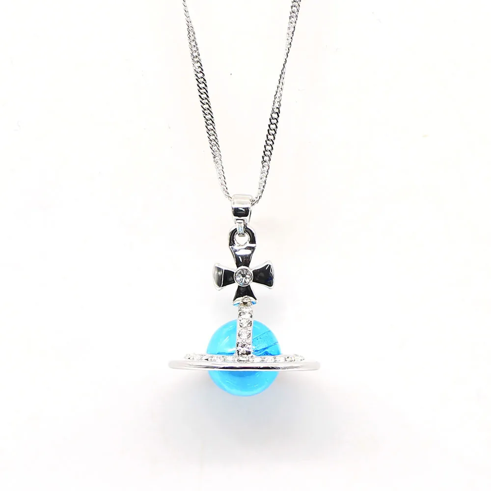 

2 Pcs/Lot Planet and Four Leaf Clover Glass Women Perfume Diffuser Bottles Pendant Essential Oil Aromatherapy Alloy Necklace