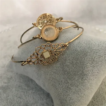 

Vintage Antique Gold Color Plating Filigree Charm Peach Stone Engraved Round Trio Bangle Set For Women Bohemia Elegant Jewelry