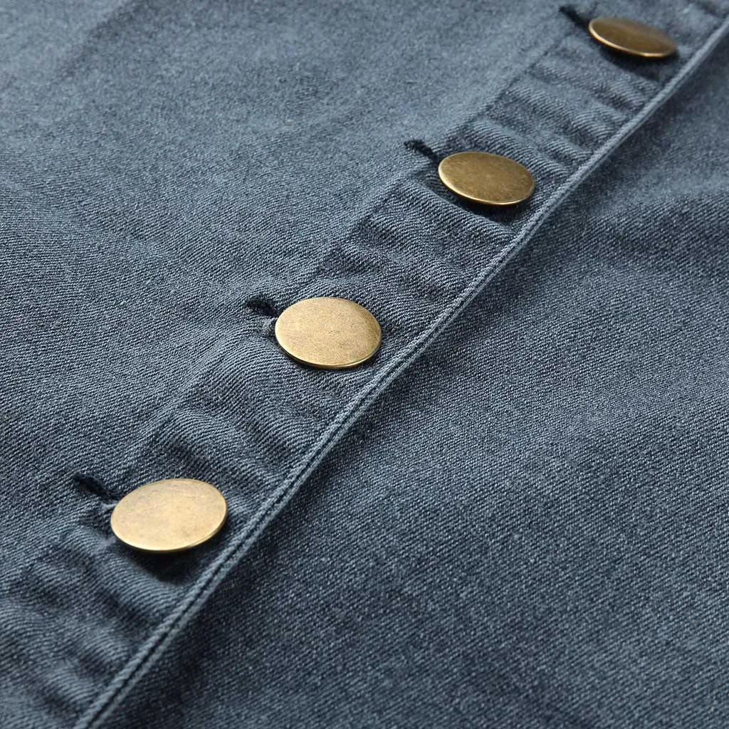 необычные накладные карманы. джинсы на пуговицах. пуговицы на карманах. пуговицы на карманах. заднего прорезной карман брюк.