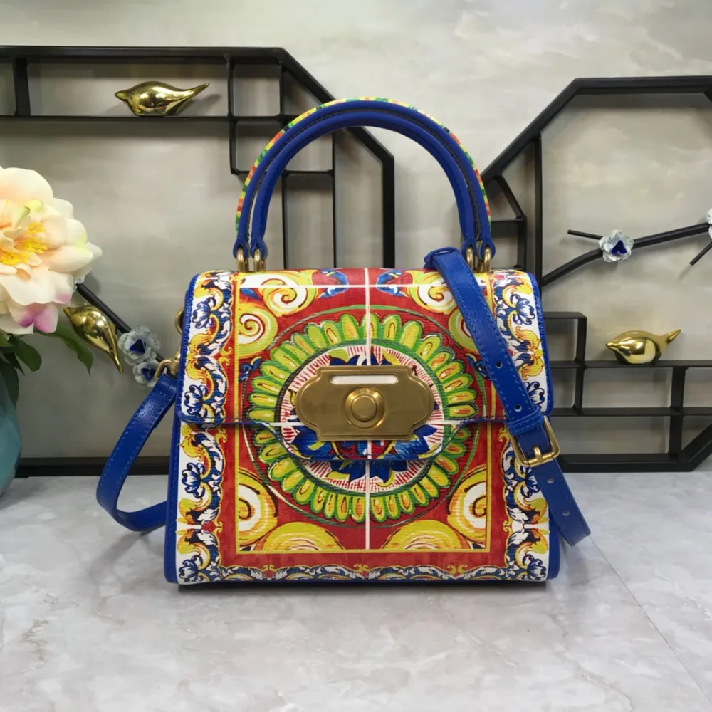 

Luxury Brand 2018 Diamond Gem Rivets Women Flowers Embroidery Leather Handbag Chain Shoulder Bags Famous Designer Handbags Totes