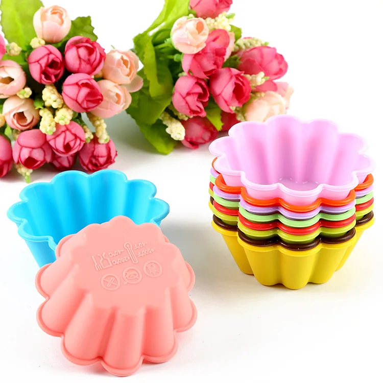 12 Pack Flower Reusable and Non stick Silicone Baking Cups / Cupcake