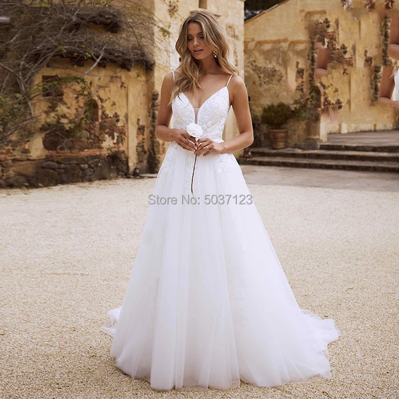 

A Line Beach Wedding Dresses Spaghetti Straps Double V Neck Lace Appliques Backless Bridal Wedding Gown Vestido De Noiva