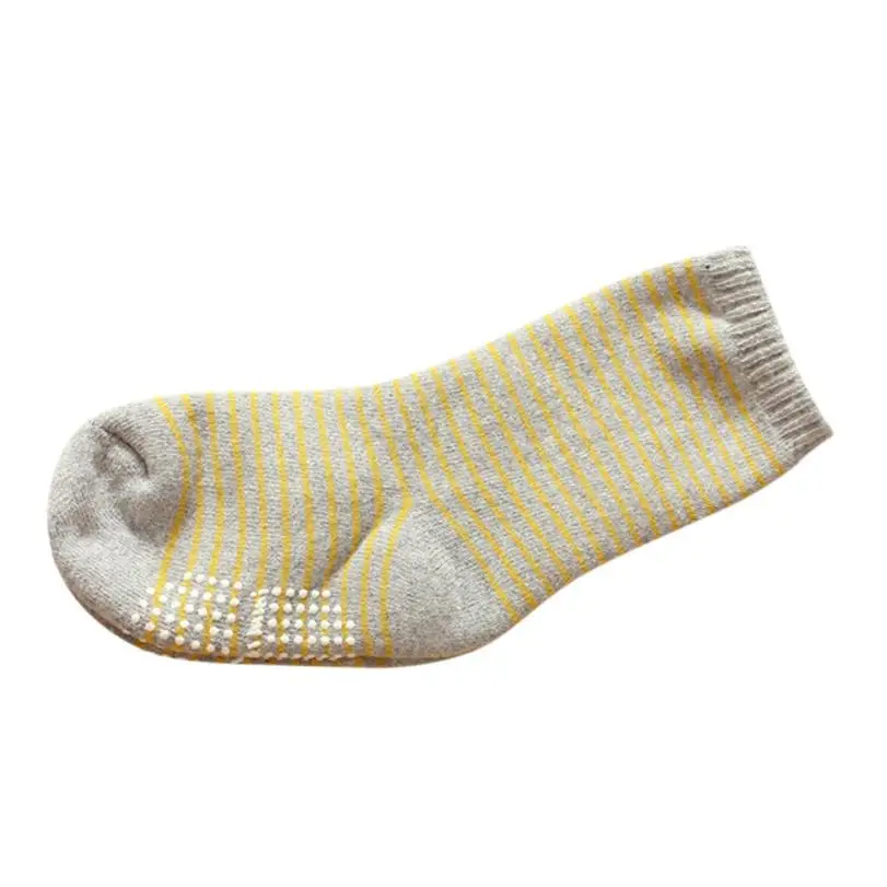 Новинка, Лидер продаж, 1 пара, удобные носки в полоску для маленьких мальчиков и девочек Нескользящие носки-тапочки sapato bebe 0717 - Цвет: Многоцветный
